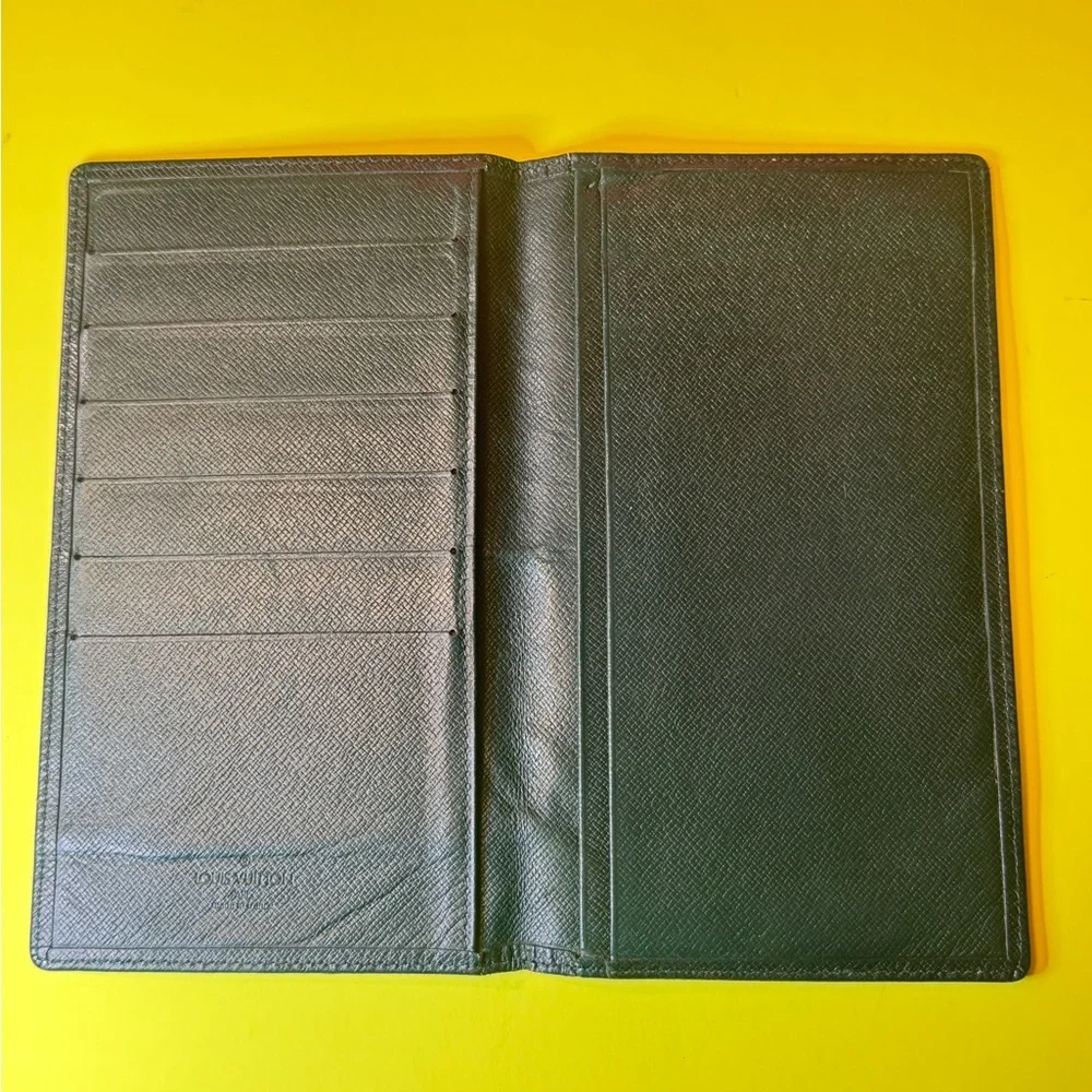 Louis Vuitton Epi Taiga Bundel green bifold wallet and key holder - Picture 5 of 15